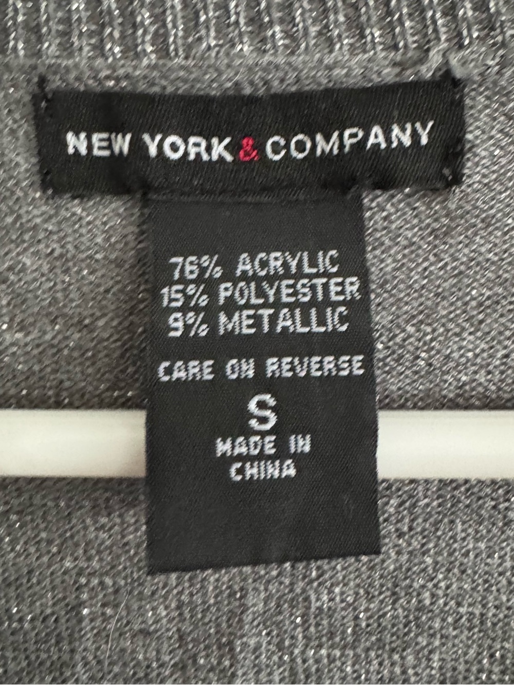 New York & Co Silver Shimmer Metallic Knit V-Neck Empire Waist Sweater S - Picture 2 of 5